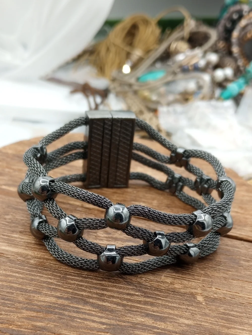 Metallic Black Nesh Victorian Styles Magnetic Closure Bracelet B1005